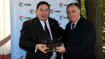 LaLiga homenajea a Arminio por sus 25 años en el arbitraje