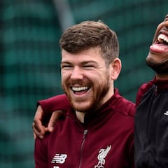 El Liverpool confirma las salidas de Alberto Moreno y Sturridge