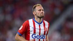 SEVILLE, SPAIN - AUGUST 26: Daley Blind of Girona CF looks on during the LaLiga EA Sports match between Sevilla FC and Girona FC at Estadio Ramon Sanchez Pizjuan on August 26, 2023 in Seville, Spain. (Photo by Fran Santiago/Getty Images)