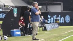 El entrenador On&eacute;simo S&aacute;nchez, durante un partido del Celta B en Bala&iacute;dos. 