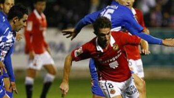 <b>DESACERTADO. </b>Fernando Morán supera con un regate a Fran Miranda.