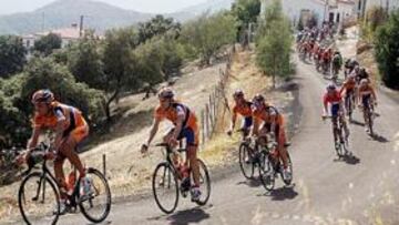 <b>DOMINIO ORANJE. </b>El Rabobank controló el año pasado la carrera para el ganador, Denis Menchov. La edición de 2008 puede estar sometida por el Astaná de Alberto Contador.
