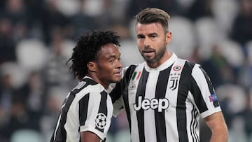 Juan Guillermo Cuadrado y Andrea Barzagli