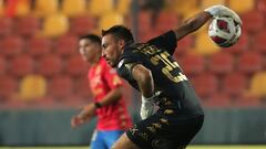 El jugador de Unión Española, Sebastián Pérez, es fotografiado durante el partido de Primera División contra Colo Colo disputado en el estadio Santa Laura en Santiago, Chile.