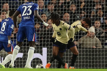1-0. Centro raso de Marc Cucurella, FerranTorres y Jules Koundé se lían con el balón en el área pequeña y el defensa francés introduce el esférico en su propia portería.