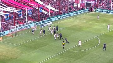 El defensa que pasó de la Roja a anotar un golazo en un clásico argentino