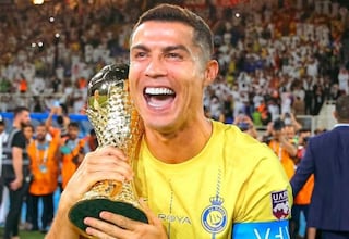 Cristiano celebra su victoria contra Arabia