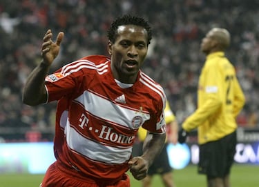 En el Bayer Leverkusen se labró un nombre en la Bundesliga y acabó militando seis temporadas en el Bayern repartidas en dos etapas. Pasó por Nacional, Santos, Hamburgo, el Al-Gharafa qatarí, Gremio y Palmeiras, donde se retiró con 43 años.