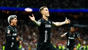 MADRID, 29/03/2025.- El delantero del Leganés Diego García, celebra su gol durante el partido de la jornada 29 de LaLiga que Real Madrid y CD Leganés disputan este sábado en el estadio Santiago Bernabéu. EFE/Mariscal