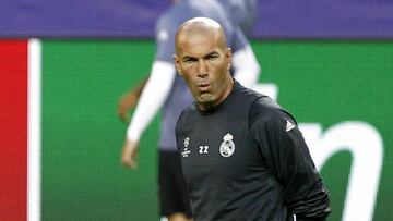 Zinedine Zidane en un entrenamiento previo a un partido de Champions.