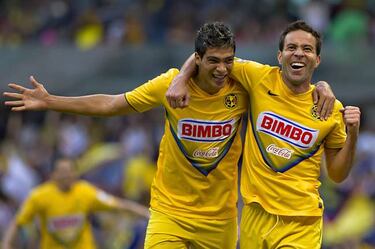 10 jugadores de Chivas y América que anotaron en su primer Clásico Nacional