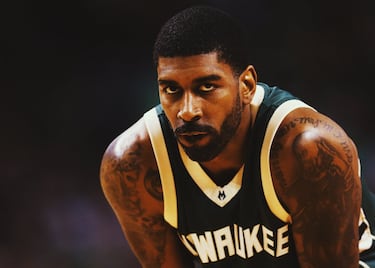 Este número 3 del Draft NBA en su promoción, en la que sólo le superaron Rose y Beasley, ha estado maldito para la NBA durante los últimos años, pero no pierde la esperanza de volver. Va progresando en nivel y espera redimirse volviendo a una liga, la norteamericana, que le expulsó por una violación de la política antidroga en 2016 y por la que no podría volver a jugar allí al menos dos años. Estaba en los Bucks cuando su carrera en la NBA quedó en un rincón. En los Mavericks, justo el año posterior a su Anillo, tuvo su mejor temporada en el triple, especialidad. Pero quizá la gente le recuerda más por su inicio, al lado de Marc Gasol, Mike Conley o un Tony Allen con el que se pegó en un avión por culpa de un juego de cartas. Siempre ha ido ligado a la polémica pese a que se le veían muy buenas maneras. Lleva años probando en Asia para ganar credibilidad dentro del mundillo, ya sea en Taiwán o en las dos ligas principales de China. Ahora prueba con el Unics en la que es la vuelta del club a la Euroliga con otros exNBA como Mario Hezonja o Isaiah Canaan. Este noviembre cumple 34 años y está en la recta final, pero subiendo a la máxima competición europea pretende dar un paso más y terminar su carrera en el lugar al que cree que pertenece y del que le echaron.  