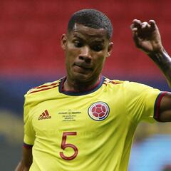 VAR revierte expulsión de Barrios frente a Paraguay