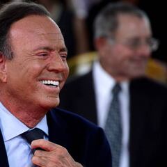 Julio Iglesias recurre a su meme más viral ante los rumores sobre su estado de salud