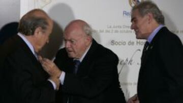 Alfredo Di Stéfano, con Joseph Blatter.