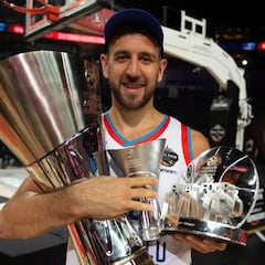 El Efes puso los líderes