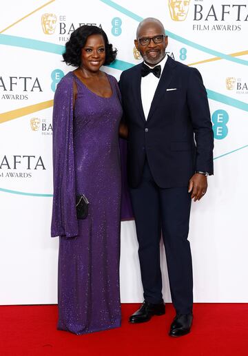 Viola Davis and y Julius Tennon posan a su llegada a los Premios de Cine de la Academia Británica de Cine y Televisión (BAFTA) de 2023 en el Royal Festival Hall de Londres, Gran Bretaña. 