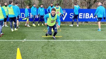 Cristóforo, en su primera sesión como armero