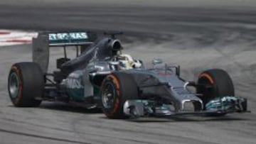 Lewis Hamilton en acci&oacute;n en los primeros libres del GP de Malaisia.