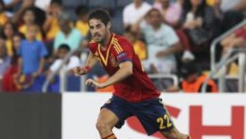 El jugador espa&ntilde;ol Francisco Alarc&oacute;n &quot;Isco&quot; controla el bal&oacute;n durante el partido del Europeo sub&#039;21 de f&uacute;tbol que enfrent&oacute; a Espa&ntilde;a contra Rusia en el estadio Teddy de Jerusal&eacute;n, Israel, hoy, jueves 6 de junio de 2013.