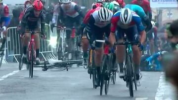 Ballerini repite y Alaphilippe se cae antes del Mont Ventoux