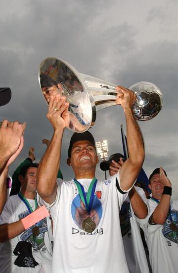 El salvadore?o levant¨® el trofeo con San Jose Earthquakes en 2001.