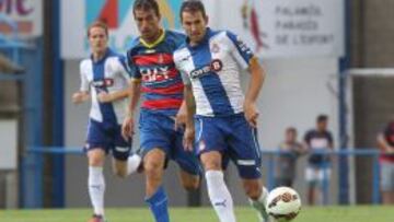 Stuani conduce el balón.