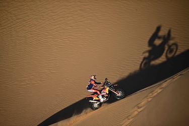 El piloto australiano Daniel Sanders compite con una KTM 450 Rally Factory en la novena etapa. 