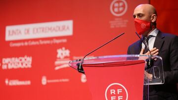 Rubiales defiende el nivel de los árbitros españoles y el VAR