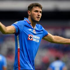 Santi Giménez llegó a Países Bajos para firmar con el Feyenoord