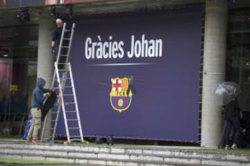 El improvisado homenaje de la afición culé a Johan Cruyff