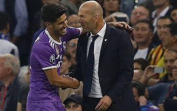 Thanks Boss. Marco Asensio runs over to celebrate with Zidane in last night's final in Cardiff.