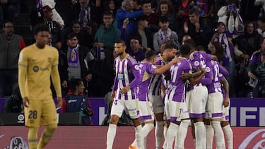 Valladolid's players celebrate after Barcelona's Danish defender Andreas Christensen scored an own goal during the Spanish league football match between Real Valladolid FC and FC Barcelona at the Jose Zorilla stadium in Valladolid on May 23, 2023. (Photo by CESAR MANSO / AFP)