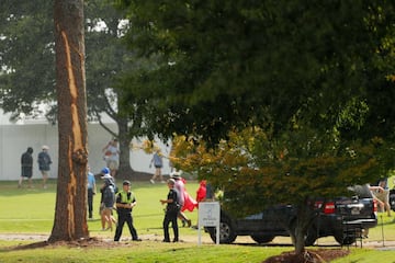 Una tormenta eléctrica paró el juego en el East Lake Golf Club de Atlanta, el campo en el que se disputa el Tour Championship, la final de la millonaria FedEx Cup. Un rayo cayó sobre un árbol, que se incendió y provocó que varios espectadores resultaran heridos. Varias ambulancias se dirigieron al lugar del suceso, aunque, según la NBC, no correrían peligro las vidas de ninguno de los afectados.