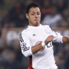 Chicharito no descarta volver al Madrid o a las Chivas