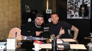 Sergio Ramos desata su pasi&oacute;n por la m&uacute;sica junto al cantante Demarco