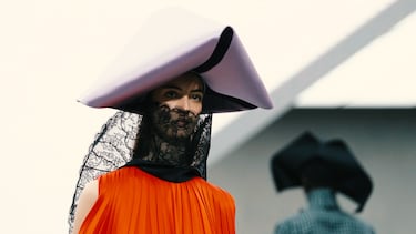 Una modelo luce una creación de la colección Primavera/Verano 2026 de Dior, presentada en París el miércoles 1 de octubre de 2025.