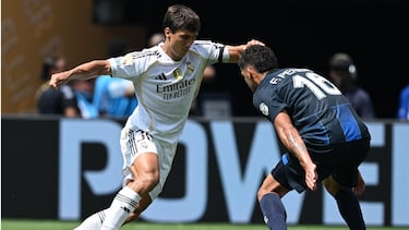 Real Madrid's Spanish forward #30 Gonzalo Garcia and Pachuca's Argentine midfielder #18 Agustin Palavecino fight for the ball during the FIFA Club World Cup 2025 Group H football match between Spain's Real Madrid and Mexico's Pachuca at the Bank of America stadium in Charlotte on June 22, 2025. (Photo by Federico PARRA / AFP)