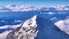 Discovery at the summit of Mount Everest: 450-million-year-old marine fossils revealed by their underwater origin