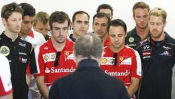 Los pilotos guardan un minuto de silencio por María de Villota.