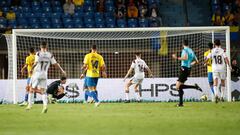 Momento en el que el zurdazo de Fuster se convirtió en el 0-1.