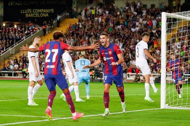 2-2. Ferran Torres celebra el segundo tanto que marca en el minuto 80 con Lamine Yamal.