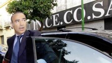 Luis Oliver entró en las oficinas de Lopera sonriente y salía ya de madrugada con el acuerdo cerrado