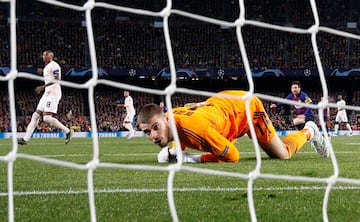 2-0. Leo Messi marcó el segundo gol tras un fallo  de David de Gea. El chut, bastante flojo y centrado del argentino, se le cuela por debajo del cuerpo al portero español del United.