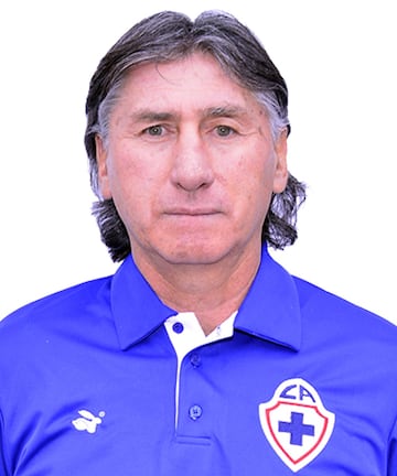 El zaguero emigró siendo muy joven a México y solo volvió para actuar en Cobreloa y Unión Española. Vive en el país de Norteamérica y ejerce como entrenador. 