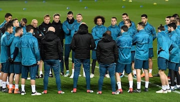 Los jugadores del Madrid, en el Parque de los Pr&iacute;ncipes.