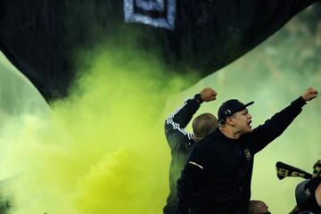 La afición del LAFC no se cansó de alentar durante los 90 minutos. No importa el día o la hora, siempre están ahí.