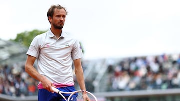 Tennis - French Open - Roland Garros, Paris, France - May 27, 2025 Russia's Daniil Medvedev reacts during his first round match against Britain's Cameron Norrie REUTERS/Lisi Niesner