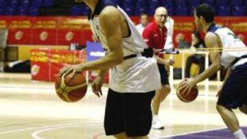 <b>CASI LISTO. </b>Sergio Llull se ejercitó ayer junto al resto de internacionales en el Magariños.