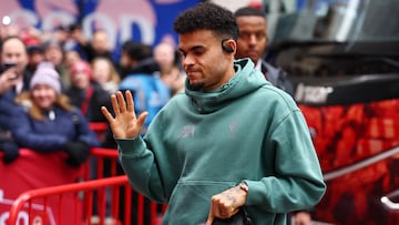 Soccer Football - Premier League - Brentford v Liverpool - GTech Community Stadium, London, Britain - January 18, 2025 Liverpool's Luis Diaz arrives at the stadium before the match Action Images via Reuters/Matthew Childs EDITORIAL USE ONLY. NO USE WITH UNAUTHORIZED AUDIO, VIDEO, DATA, FIXTURE LISTS, CLUB/LEAGUE LOGOS OR 'LIVE' SERVICES. ONLINE IN-MATCH USE LIMITED TO 120 IMAGES, NO VIDEO EMULATION. NO USE IN BETTING, GAMES OR SINGLE CLUB/LEAGUE/PLAYER PUBLICATIONS. PLEASE CONTACT YOUR ACCOUNT REPRESENTATIVE FOR FURTHER DETAILS..